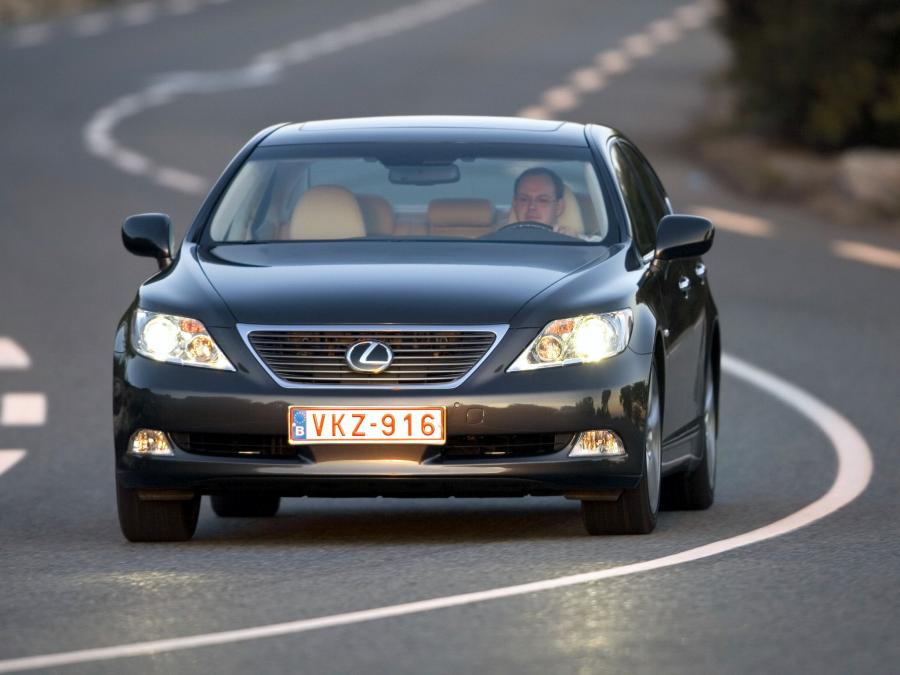  Lexus LS460 2006 года  (EU) (фото 7 из 16)